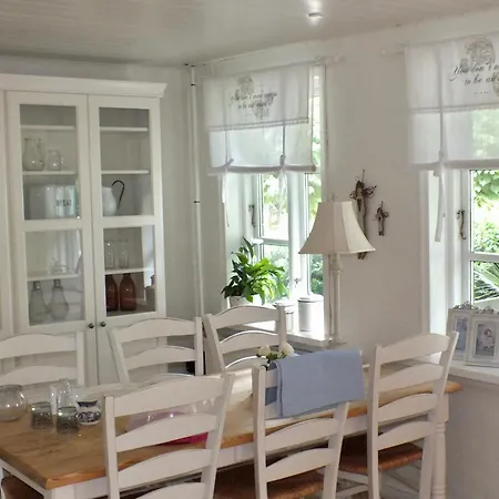 Laerkelill 3* Skovlund