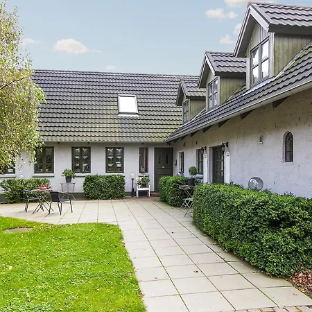 Laerkelill 3* Skovlund